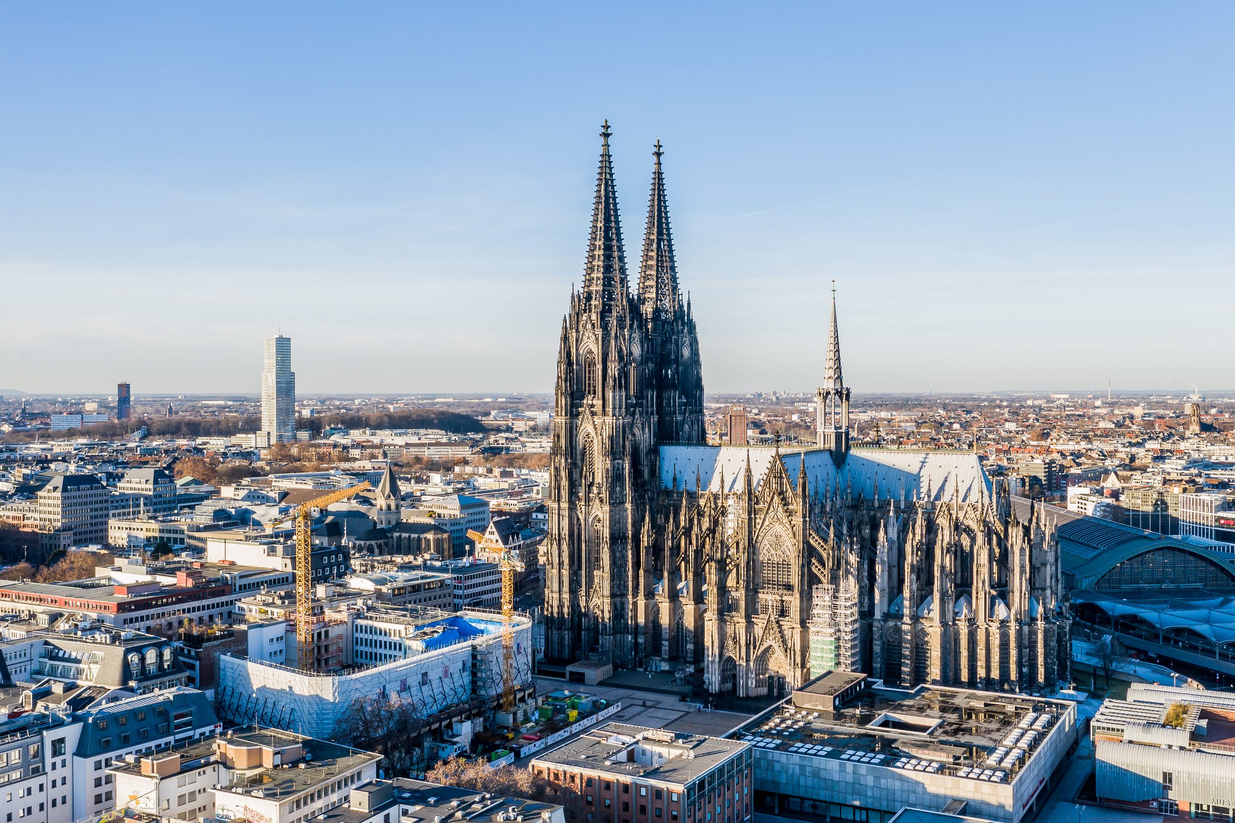 Luftbild von Köln mit dem Kölner Dom und dem Hauptbahnhof